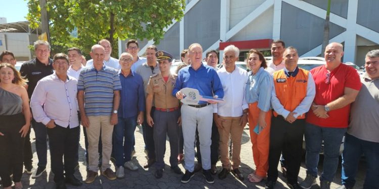 Casagrande entrega drones e picapes para Defesa Civil de 50 municípios do ES