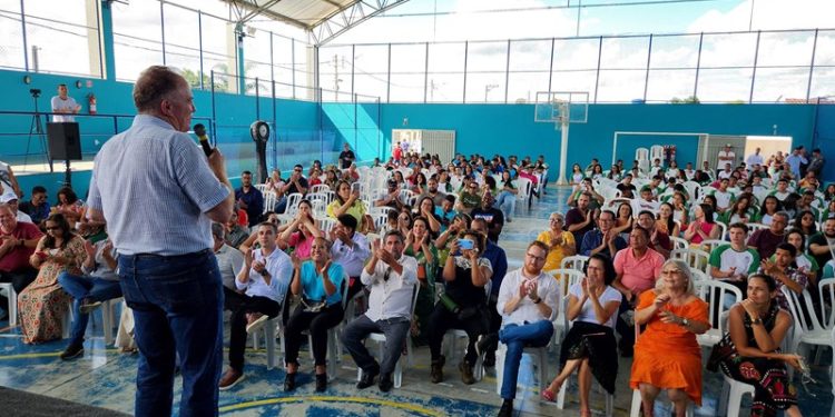 Casagrande abre ano letivo e anuncia mais de R$ 6 milhões em investimentos no município de Ponto Belo Casagrande abre ano letivo e anuncia mais de R$ 6 milhões em investimentos no município de Ponto Belo