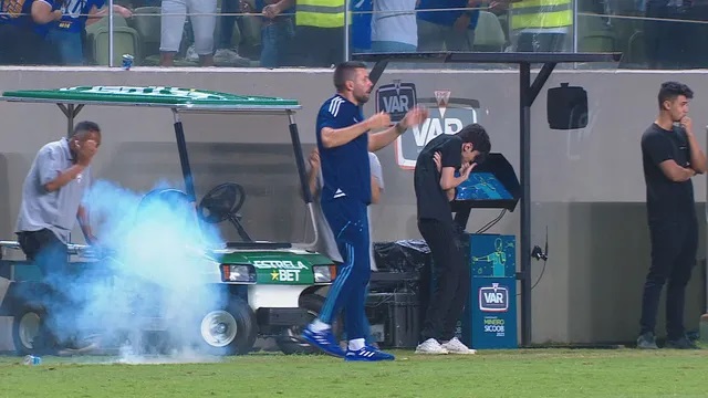 Pouco futebol e muita ira da torcida no empate entre Galo e Raposa pelo Mineiro Pouco futebol e muita ira da torcida no empate entre Galo e Raposa pelo Mineiro