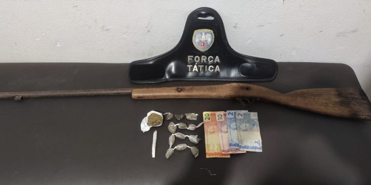 Polícia militar aprende menor com drogas e uma espingarda em São Gabriel da Palha Polícia militar aprende menor com drogas e uma espingarda em São Gabriel da Palha