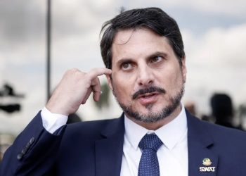 Marcos do Val afirma que vai renunciar e  que Bolsonaro tentou coagi-lo a dar golpe