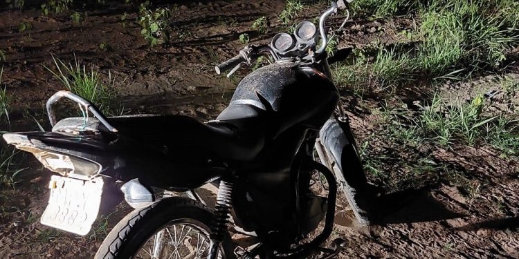 PM recupera moto com restrição no bairro Padre Geani, em Nova Venécia PM recupera moto com restrição no bairro Padre Geani, em Nova Venécia