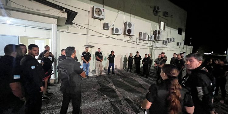 Polícia civil prende 13 pessoas em operação comandada pelo coronel Ramalho em Linhares Polícia civil prende 13 pessoas em operação comandada pelo coronel Ramalho em Linhares