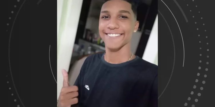 Polícia prende adolescente suspeito de assassinar Pedro Henrique no Sambão do Povo, anuncia Casagrande Polícia prende adolescente suspeito de assassinar Pedro Henrique no Sambão do Povo, anuncia Casagrande