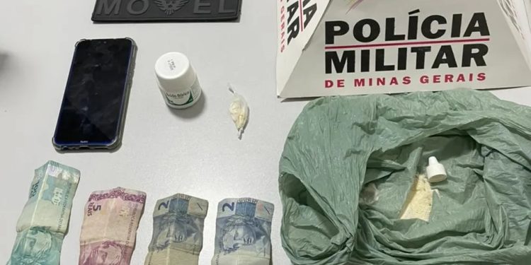 Frentista de posto na Vila Nova, em Mantena, é preso em flagrante por venda de cocaína no trabalho Frentista de posto na Vila Nova, em Mantena, é preso em flagrante por venda de cocaína no trabalho