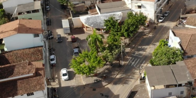 Jovens são presos comprando e vendendo drogas no bairro Boa Vista em São Gabriel Jovens são presos comprando e vendendo drogas no bairro Boa Vista em São Gabriel