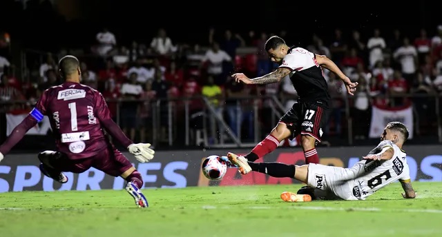 São Paulo goleia a Inter de Limeira e fica perto da classificação no Paulista São Paulo goleia a Inter de Limeira e fica perto da classificação no Paulista