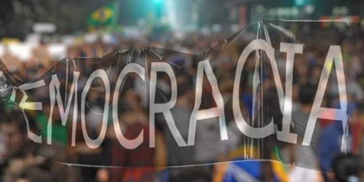 De volta à política