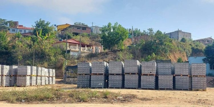 Enivaldo dos Anjos vai licitar calçamentos de ruas em comunidades do interior Enivaldo dos Anjos vai licitar calçamentos de ruas em comunidades do interior