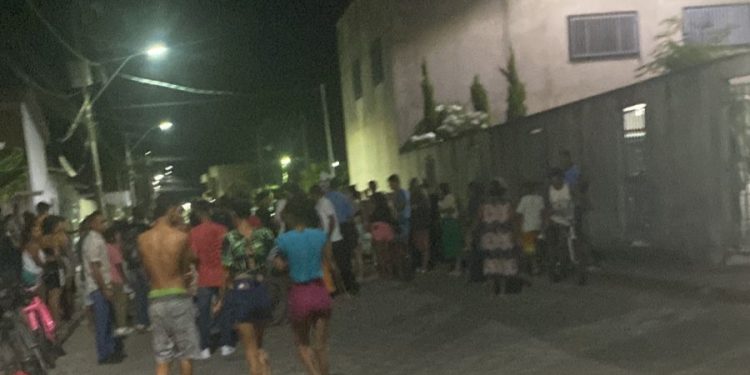 Homem morre e mulher é ferida após ataque a tiros em Sooretama Homem morre e mulher é ferida após ataque a tiros em Sooretama