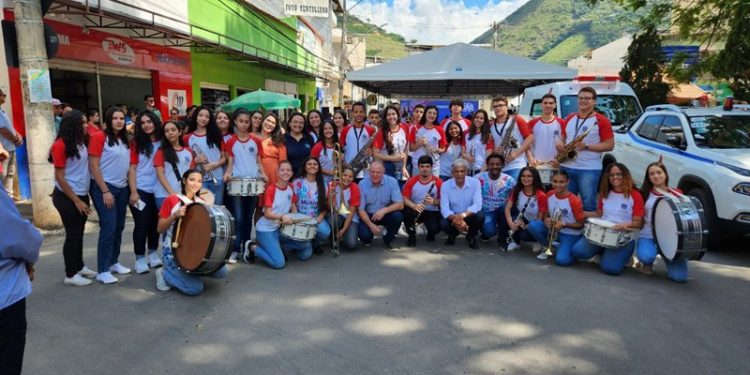 Casagrande inaugura obras e anuncia novos investimentos em Muniz Freire