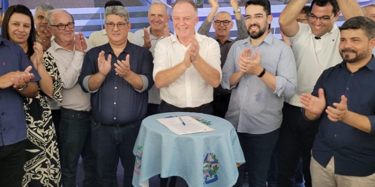 Casagrande assina Ordem de Serviço para construção do Hospital do Câncer de Cachoeiro do Itapemirim Casagrande assina Ordem de Serviço para construção do Hospital do Câncer de Cachoeiro do Itapemirim