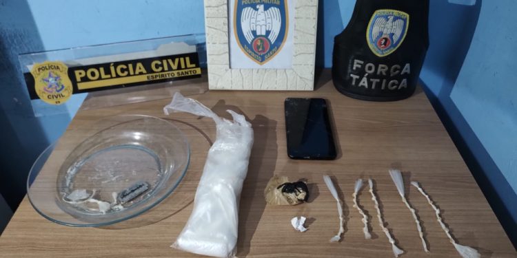 Operação policial prende traficantes com 27 pedras de crack em Montanha Operação policial prende traficantes com 27 pedras de crack em Montanha