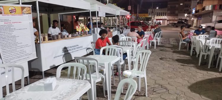 Ação de conscientização para o uso racional de medicamentos atraiu multidão neste sábado, 25