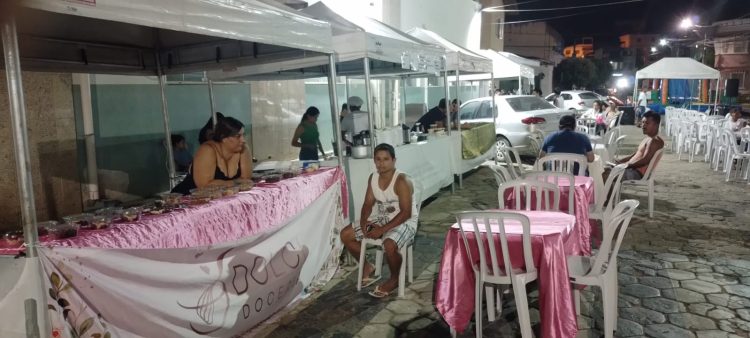 Ação de conscientização para o uso racional de medicamentos atraiu multidão neste sábado, 25