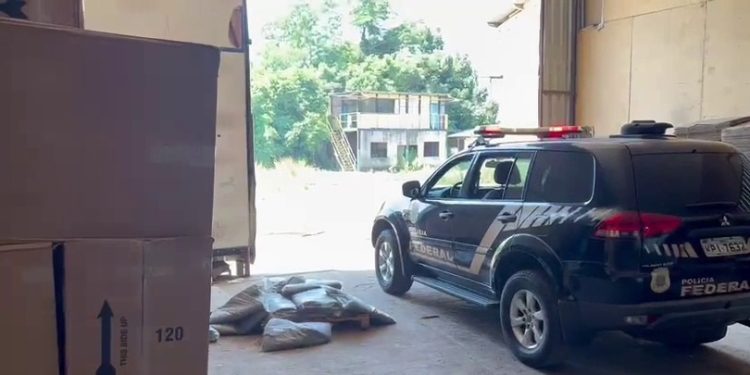 Operação Libertatis fecha fábrica clandestina de cigarros e resgata 19 paraguaios em regime de escravidão