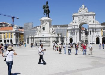 União Europeia questiona visto de Portugal a brasileiros e outros membros da CPLP