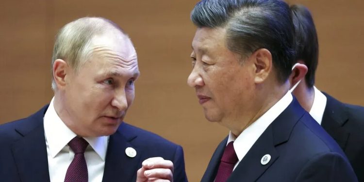 Xi Jinping chega à Rússia em meio a tensões com os Estados Unidos Xi Jinping chega à Rússia em meio a tensões com os Estados Unidos