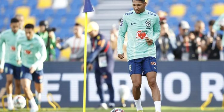 Rony será titular do Brasil em amistoso contra Marrocos Rony será titular do Brasil em amistoso contra Marrocos