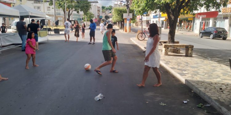Calorão continua e temperatura pode chegar a 36°C nesta segunda-feira, 6, em Barra de São Francisco e região Calorão continua e temperatura pode chegar a 36°C nesta segunda-feira, 6, em Barra de São Francisco e região