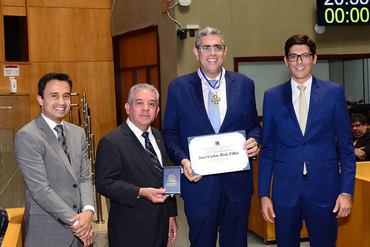Na homenagem a OAB-ES, deputado  destaca impacto da morte de Alexandre como marco para a cidadania