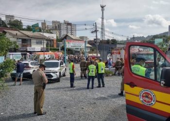 Virou paranoia: homem de 25 anos ataca creche com machadinha e mata quatro crianças