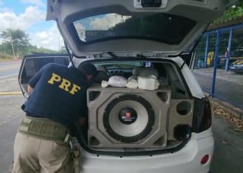 Mais de 8kg drogas apreendidos pela PRF no posto de Linhares
