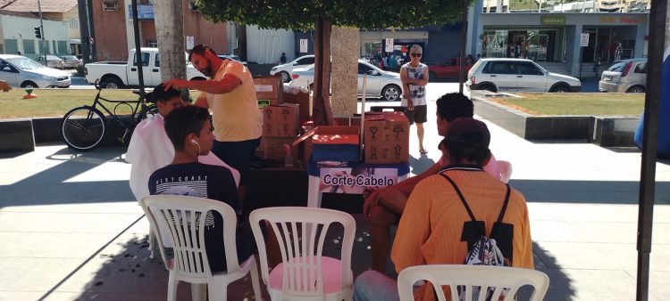 Igreja Adventista promove ação social e de saúde na praça central