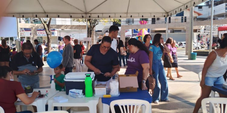 Igreja Adventista promove ação social e de saúde na praça central