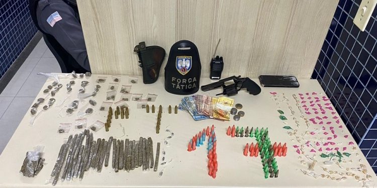 PM detém dez suspeitos e apreende drogas, armas e munições em ações  na Grande Vitória