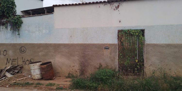 Sede da associação de moradores do Campo Novo continua abandonada Sede da associação de moradores do Campo Novo continua abandonada
