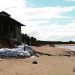 Impasse para obras de contenção em Barra Nova, São Mateus, e mar continua avançando sobre as casas