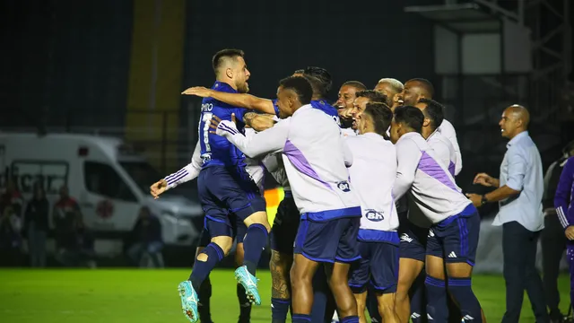 Cruzeiro vence a segunda seguida e Galo vence a primeira partida no Brasileirão Cruzeiro vence a segunda seguida e Galo vence a primeira partida no Brasileirão