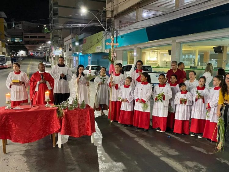 Via sacra e missa do Beijo na Cruz na programação da Semana Santa em Barra de São Francisco