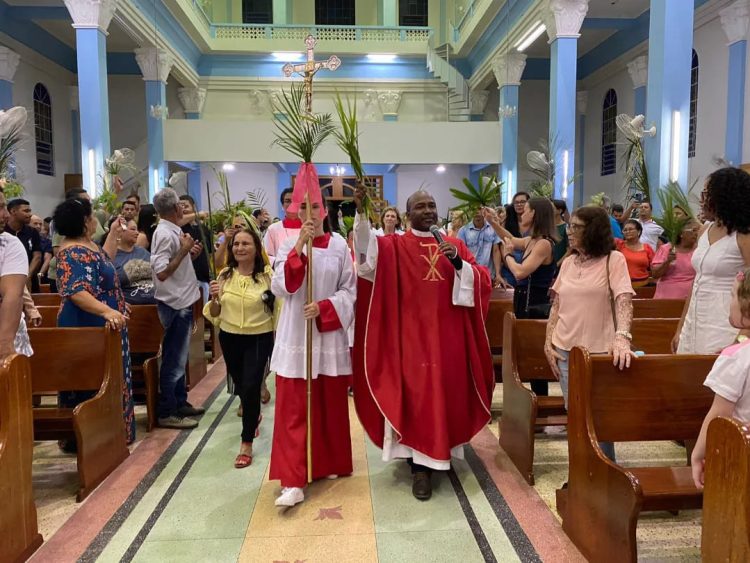 Via sacra e missa do Beijo na Cruz na programação da Semana Santa em Barra de São Francisco