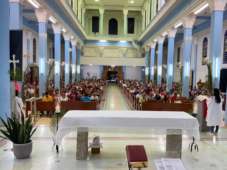 Via sacra e missa do Beijo na Cruz na programação da Semana Santa em Barra de São Francisco