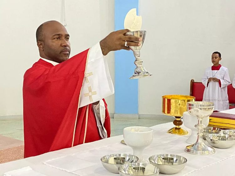 Via sacra e missa do Beijo na Cruz na programação da Semana Santa em Barra de São Francisco