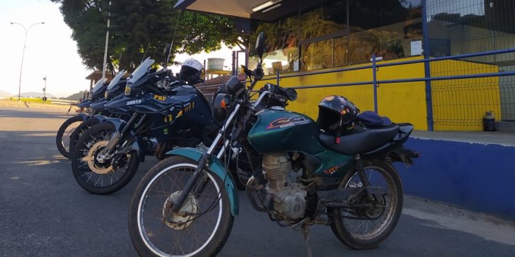 Adolescente furta moto em Afonso Cláudio para ‘passear’ e acaba detido pela PRF em Viana