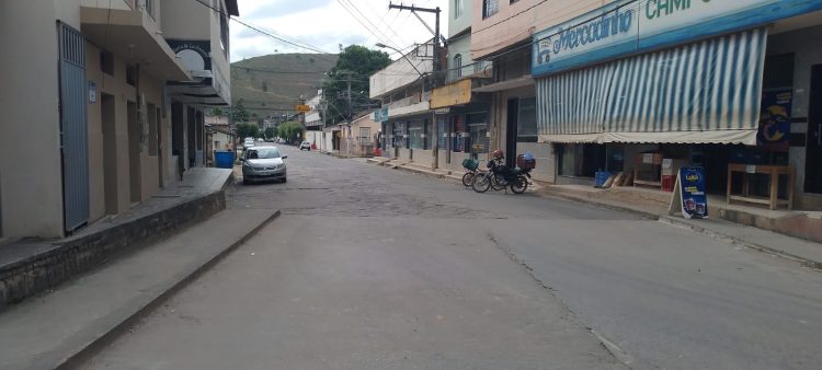 Engenheira promete asfalto pronto em menos de 30 dias no Campo Novo