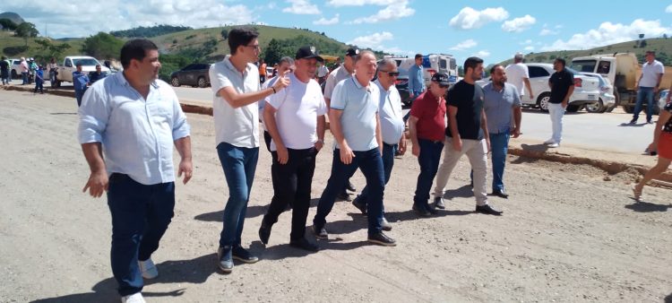 Casagrande promete visitar Barra de São Francisco quando começar obra de pavimentação da ES-320