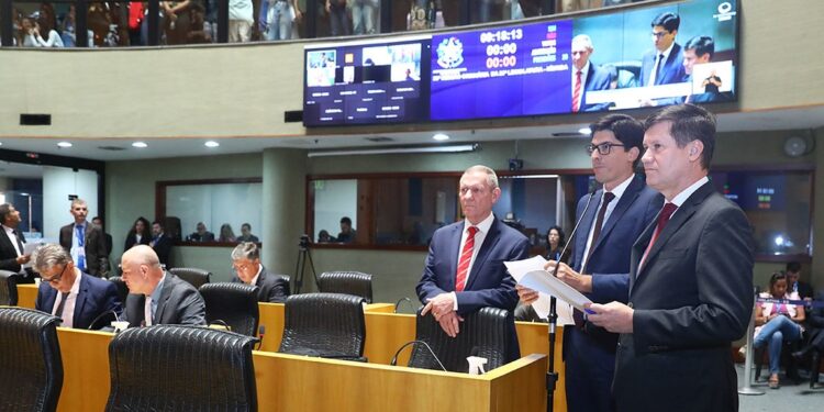 Com emenda de Mazinho dos Anjos, auxílio alimentação de servidores do ES sobe para R$ 600 e será pago também com o 13º salário