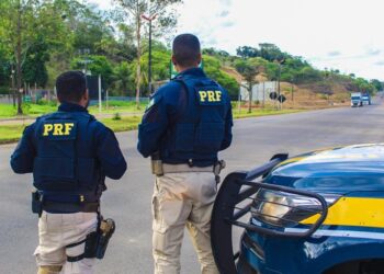 Pai sequestra a filha de 2 anos e acaba preso pela PRF em fuga no Sul do Estado