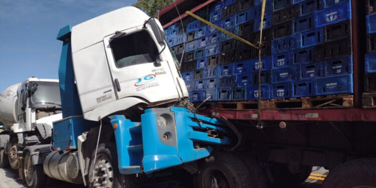 Acidente com engavetamento na BR-101 Sul deixa um morto nesta sexta-feira, 19