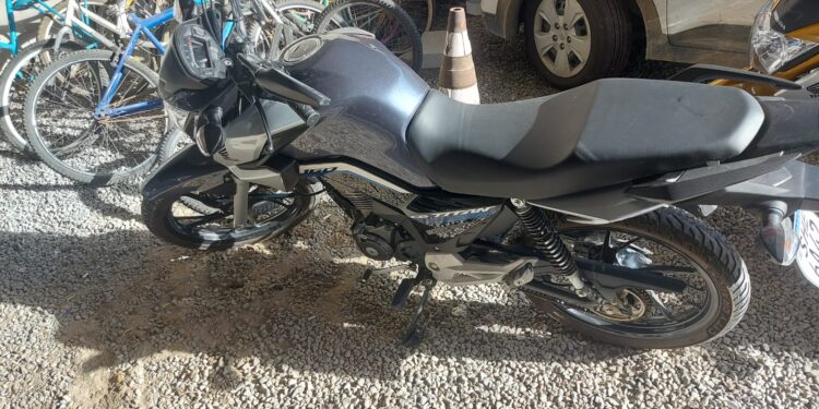 Policiais civis e rodoviários prendem quadrilha de ladrões de moto em Linhares