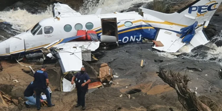 Avião de Marília Mendonça voava mais baixo do que deveria, aponta relatório do Cenipa Avião de Marília Mendonça voava mais baixo do que deveria, aponta relatório do Cenipa