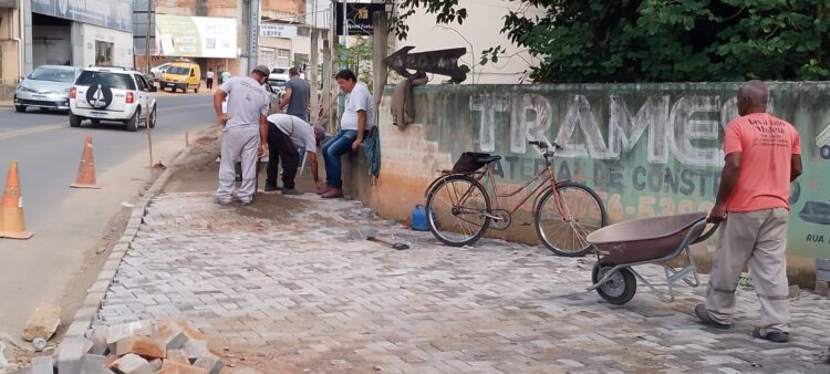Calçada na avenida Castela Branco devolve espaço aos pedestres