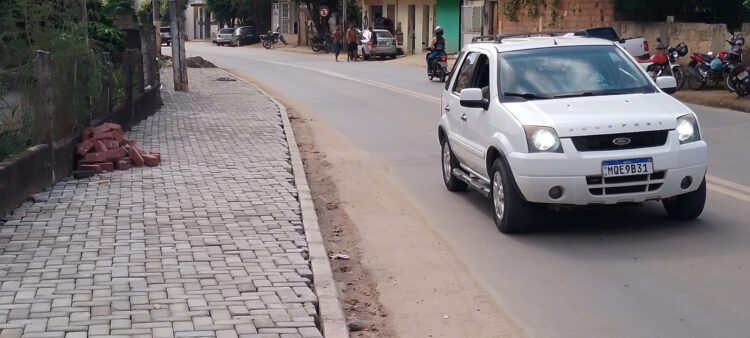 Calçada na avenida Castela Branco devolve espaço aos pedestres