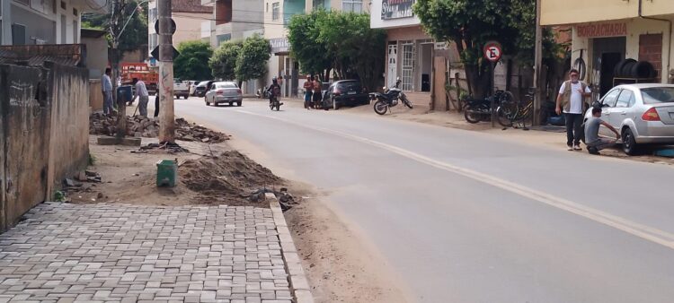 Calçada na avenida Castela Branco devolve espaço aos pedestres