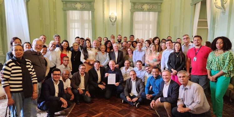 Governador sanciona Lei que institui Fundo de Aval do Microcrédito no Estado Governador sanciona Lei que institui Fundo de Aval do Microcrédito no Estado