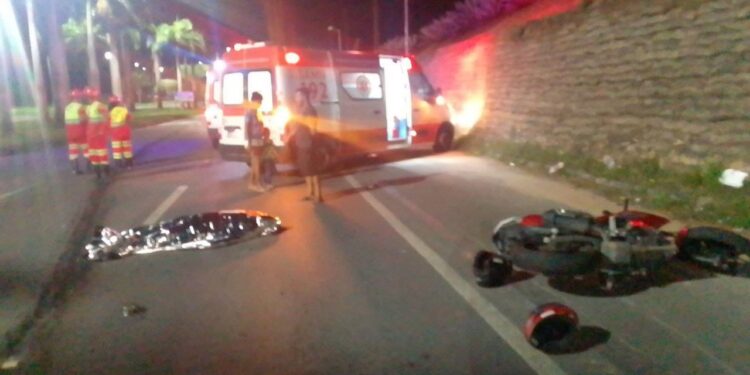 Colisão entre carro e moto deixa uma pessoa morta em Linhares; motorista do automóvel fugiu Colisão entre carro e moto deixa uma pessoa morta em Linhares; motorista do automóvel fugiu